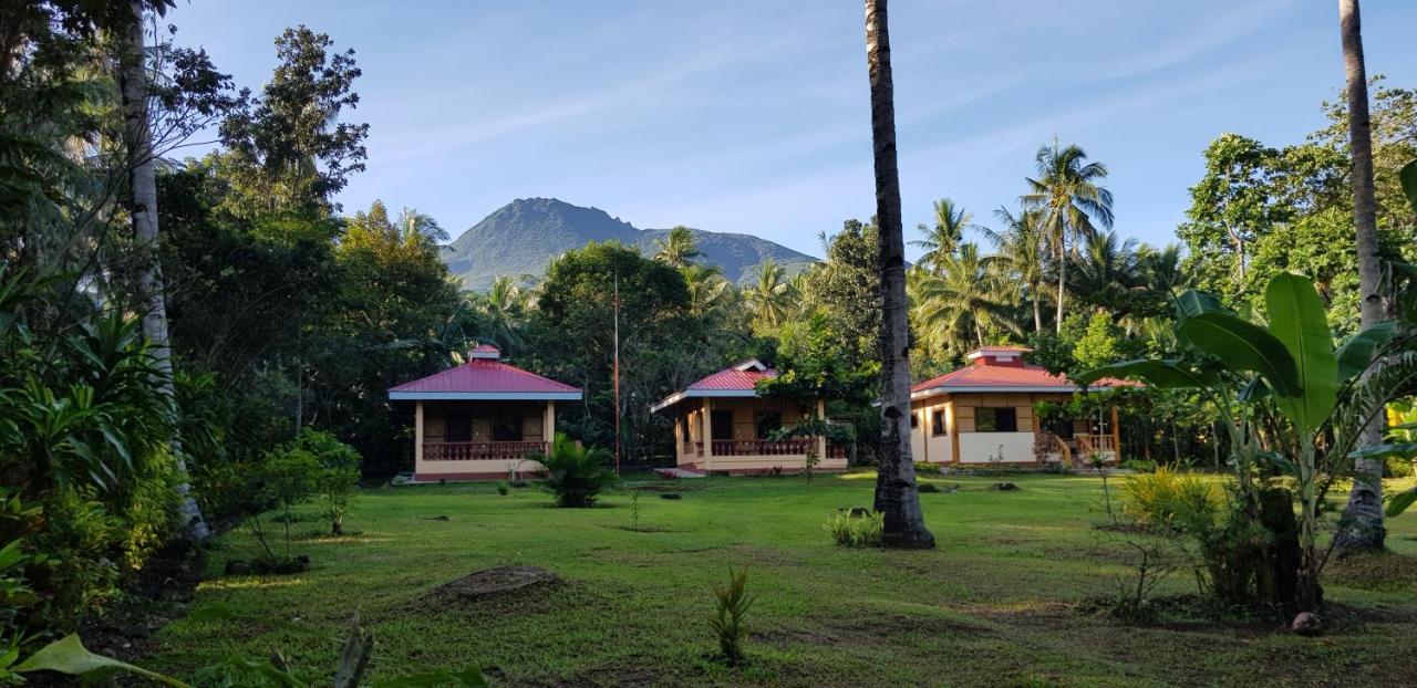 Paco'S Garden Home Stay Mambajao Exterior photo