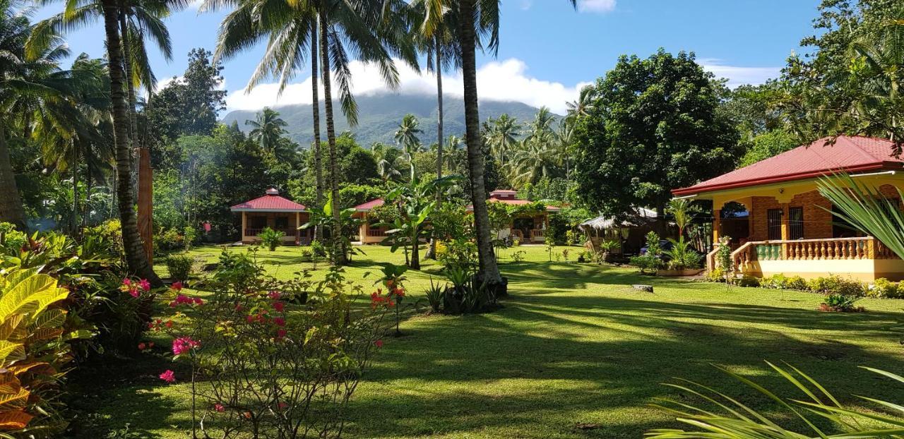 Paco'S Garden Home Stay Mambajao Exterior photo