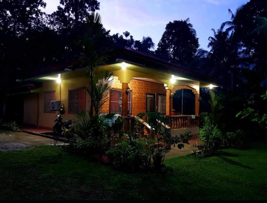 Paco'S Garden Home Stay Mambajao Exterior photo