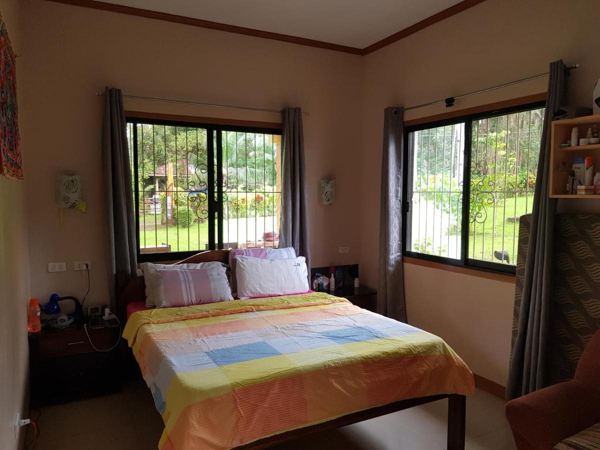 Paco'S Garden Home Stay Mambajao Exterior photo