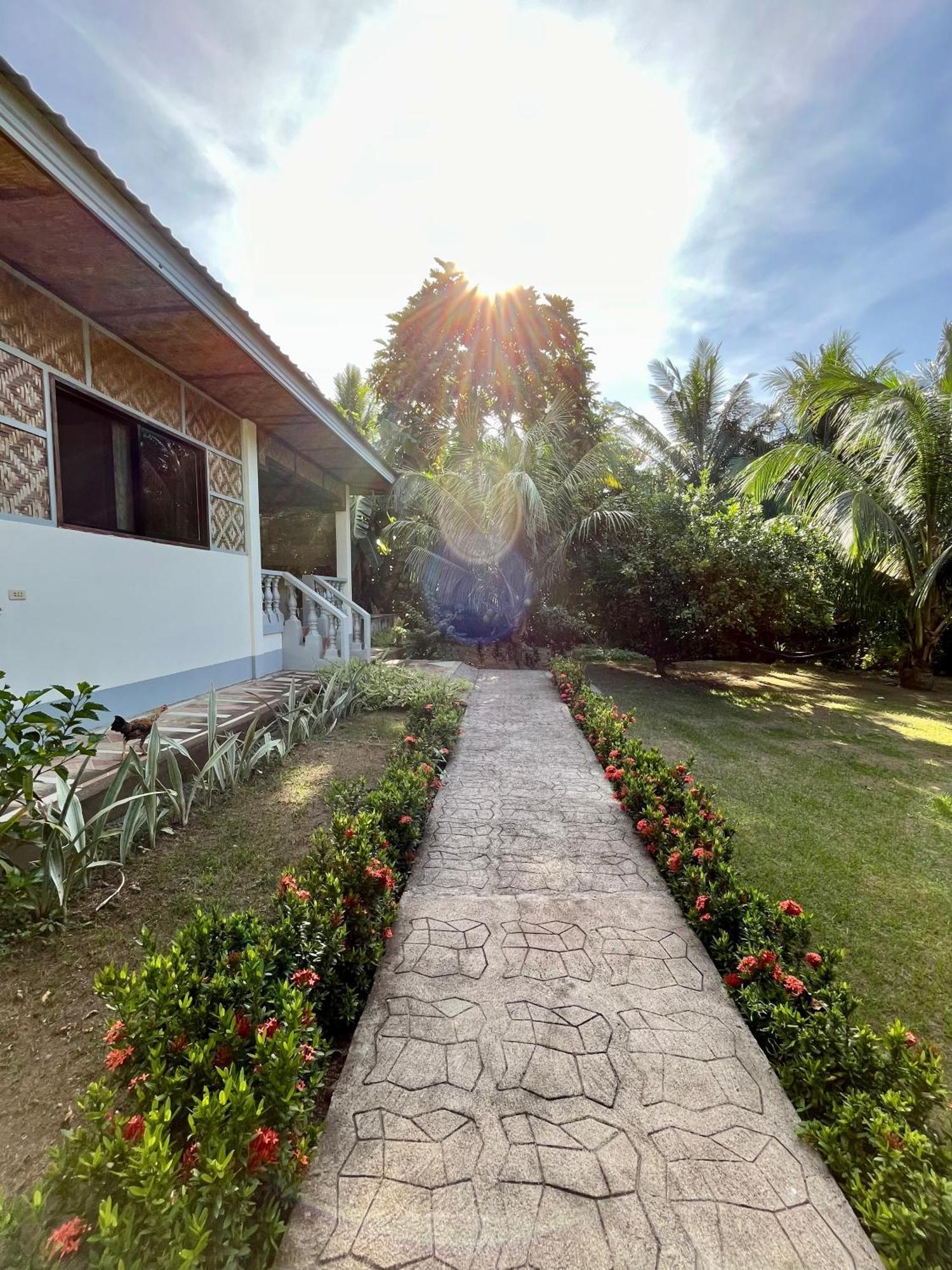 Paco'S Garden Home Stay Mambajao Exterior photo