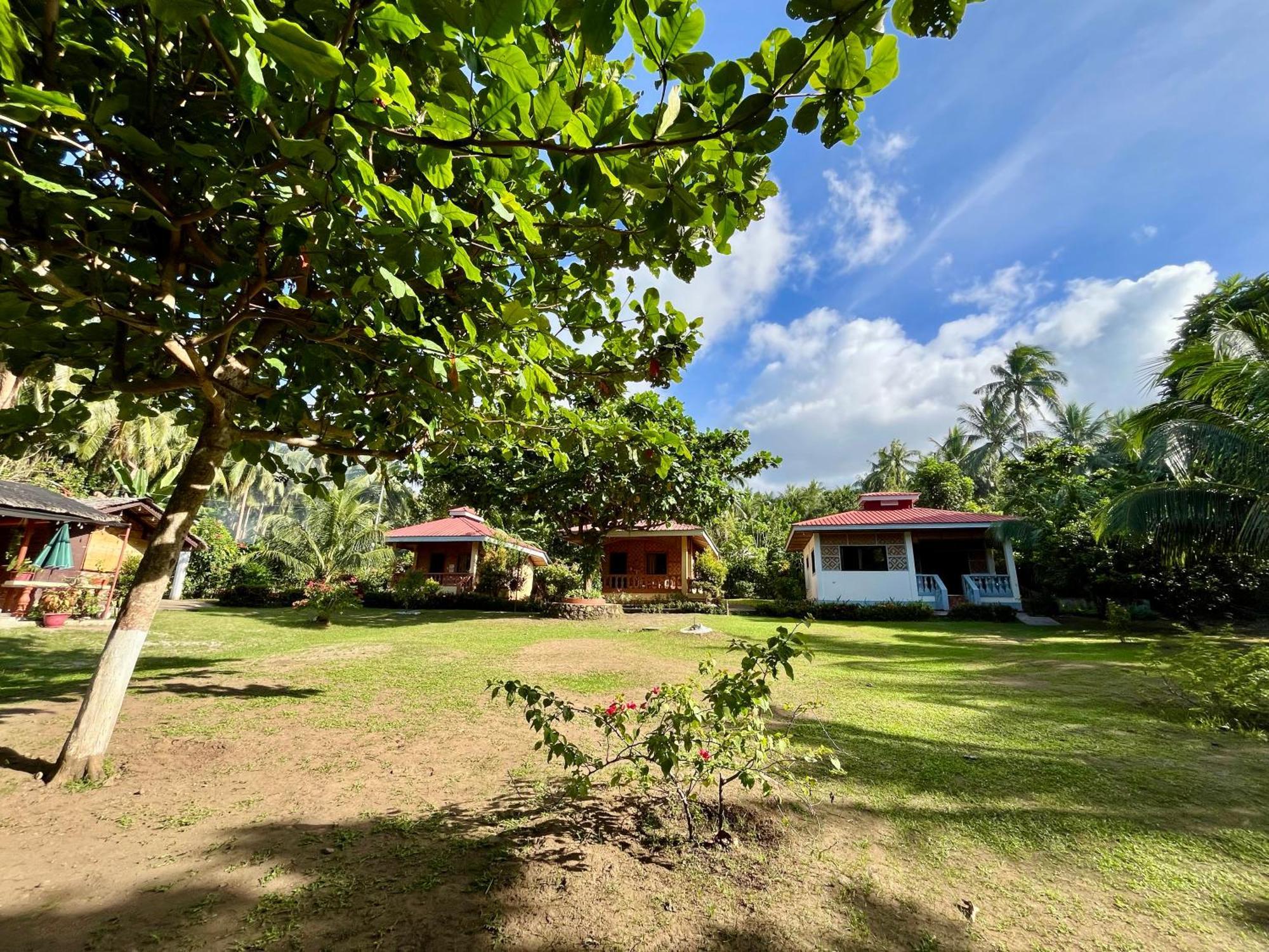 Paco'S Garden Home Stay Mambajao Exterior photo