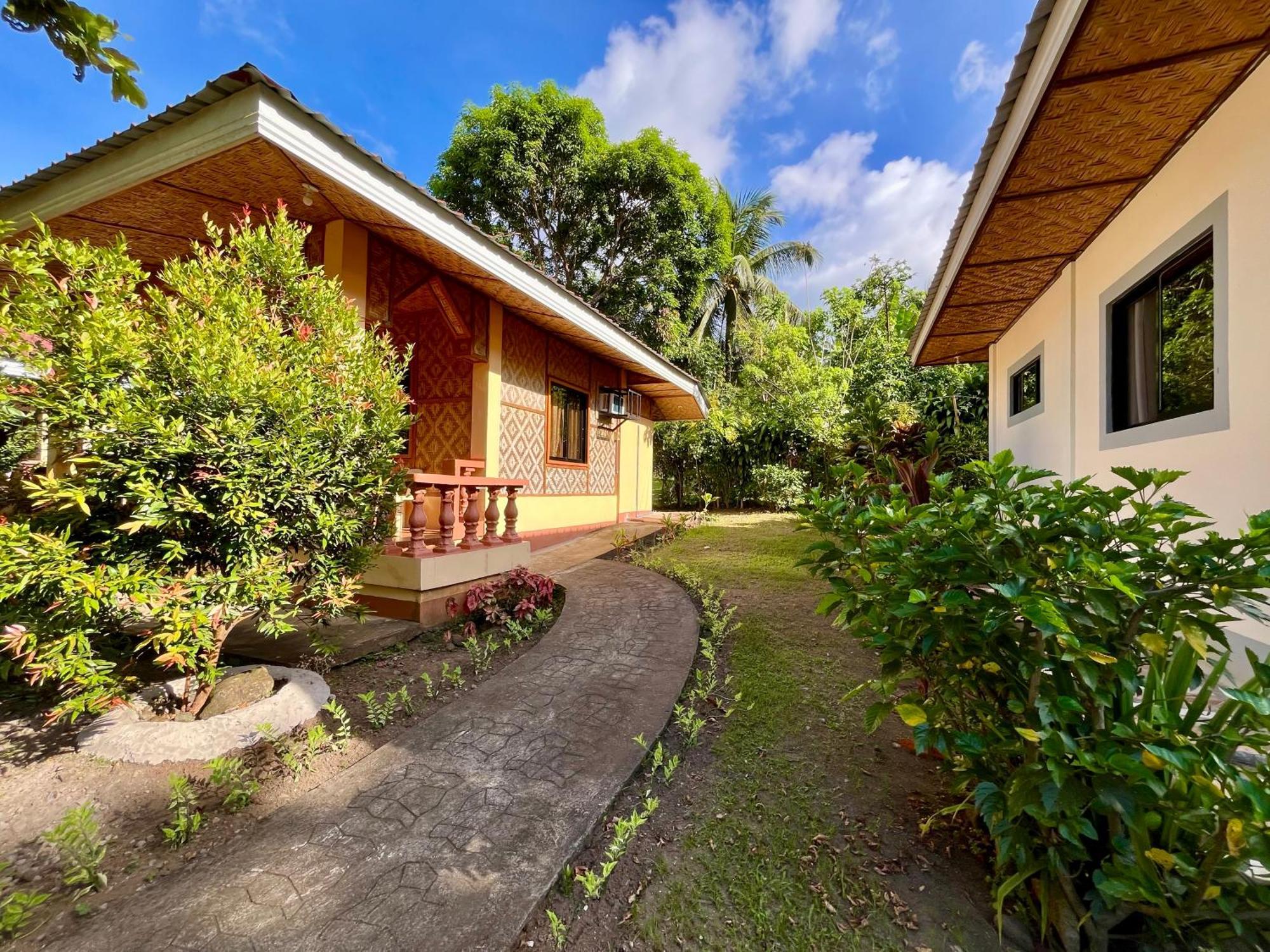Paco'S Garden Home Stay Mambajao Exterior photo