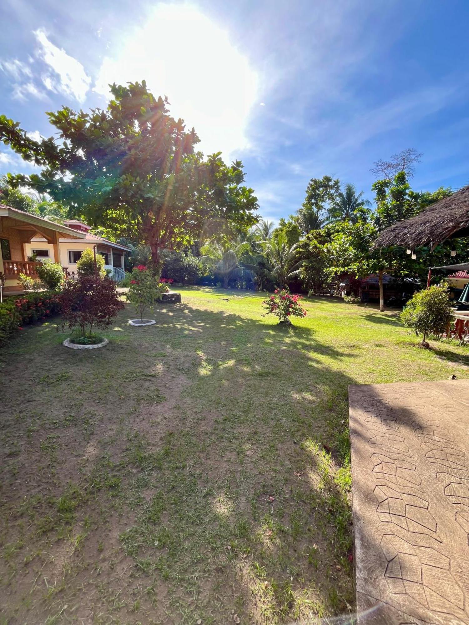 Paco'S Garden Home Stay Mambajao Exterior photo