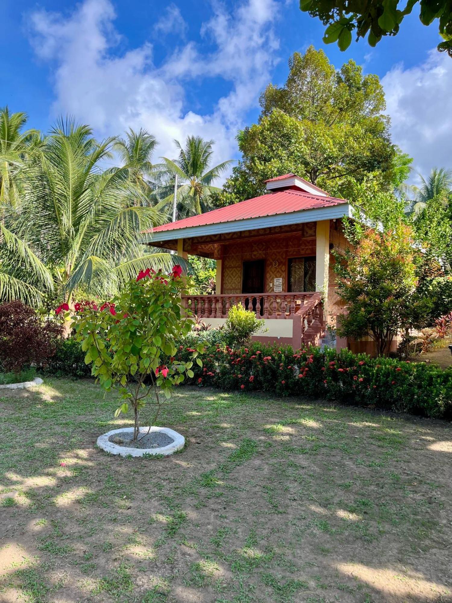 Paco'S Garden Home Stay Mambajao Exterior photo