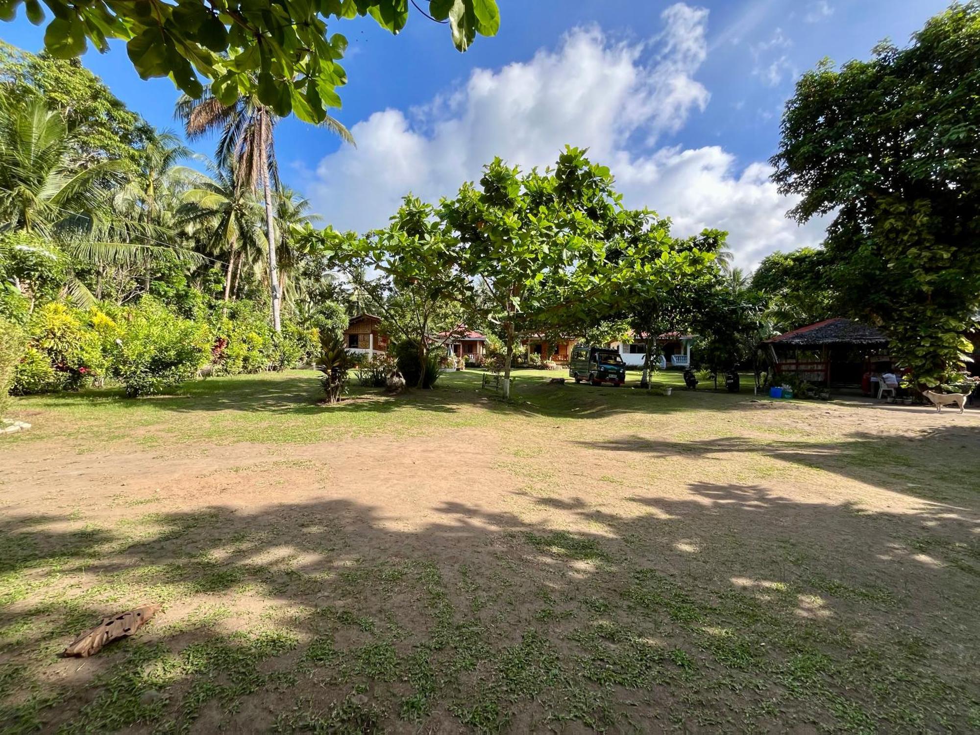 Paco'S Garden Home Stay Mambajao Exterior photo